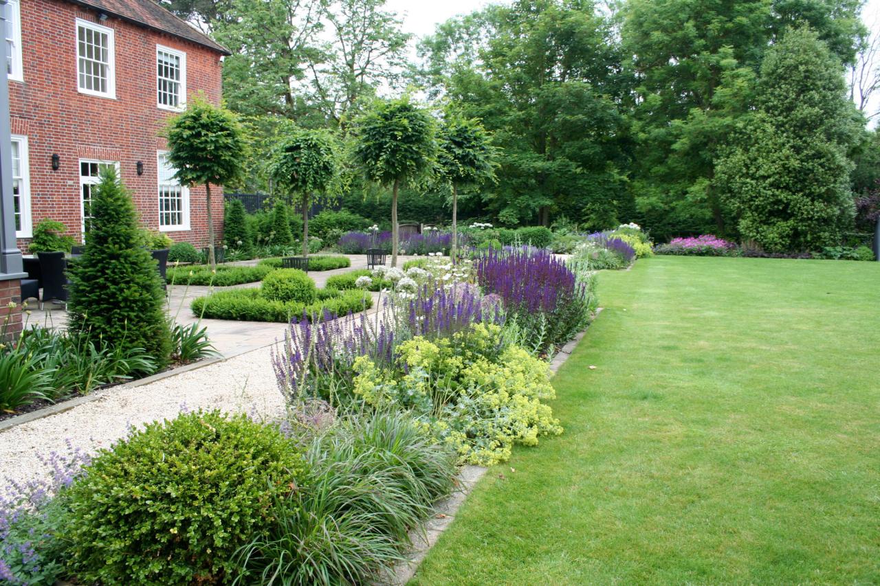 Emsworth, Country Garden - Janet Bligh Emsworth, Country Garden - Janet Bligh